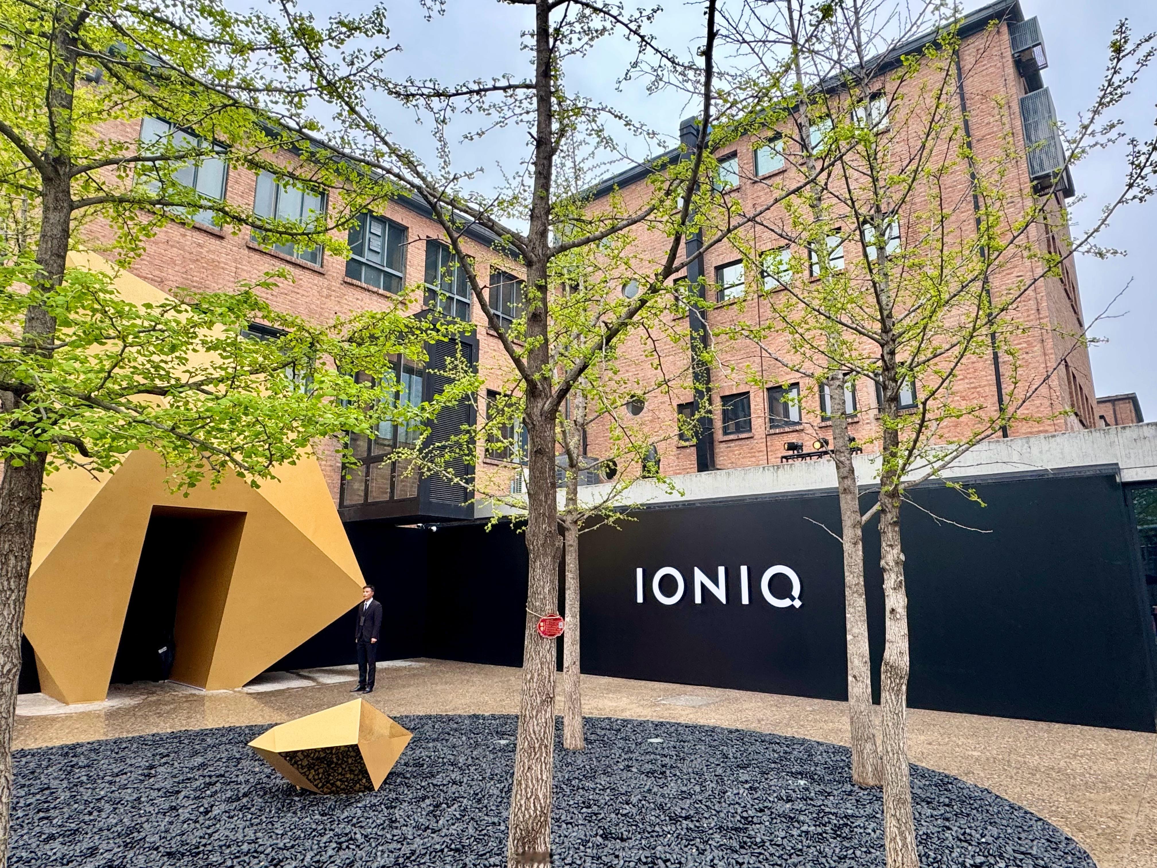 能够自成一格的设计 在中国品牌的汽车设计上已经寥寥无几并不是中国设计师不成大器而