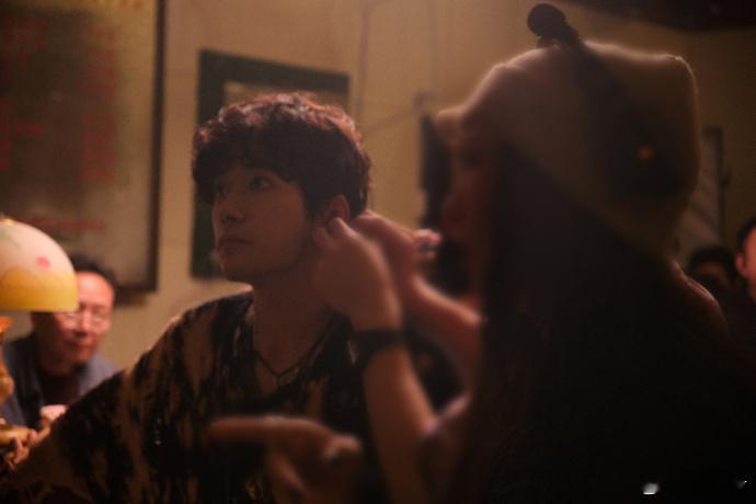 易烊千玺过塘时的小收获plog  易烊千玺过塘小收获plog  过塘时的小收获?