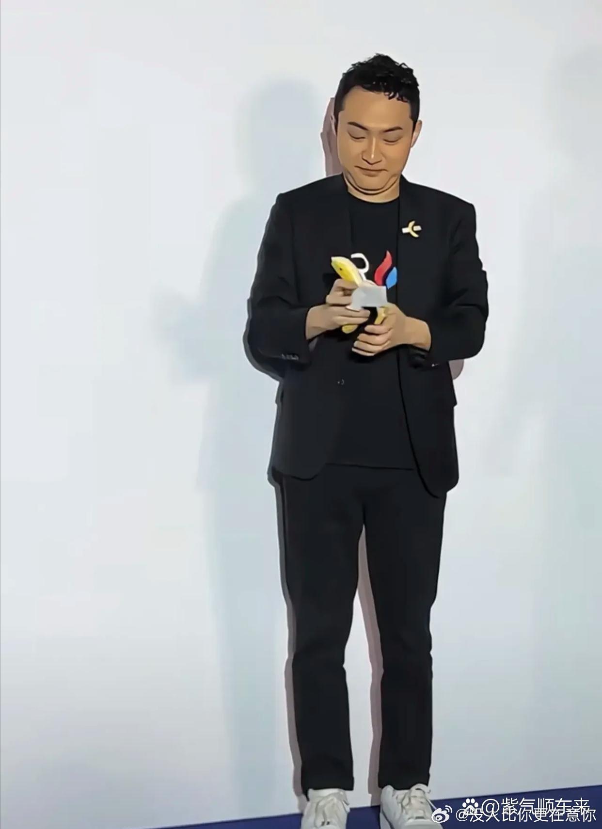 孙割^一觉醒来天塌了，不是他出现了经济危机，而是各行各业，都在打假他小作文里写的