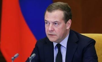 炸锅了！俄罗斯前总统梅德韦杰夫，2月24日直接破防开骂，火力拉满！他在个人社交账