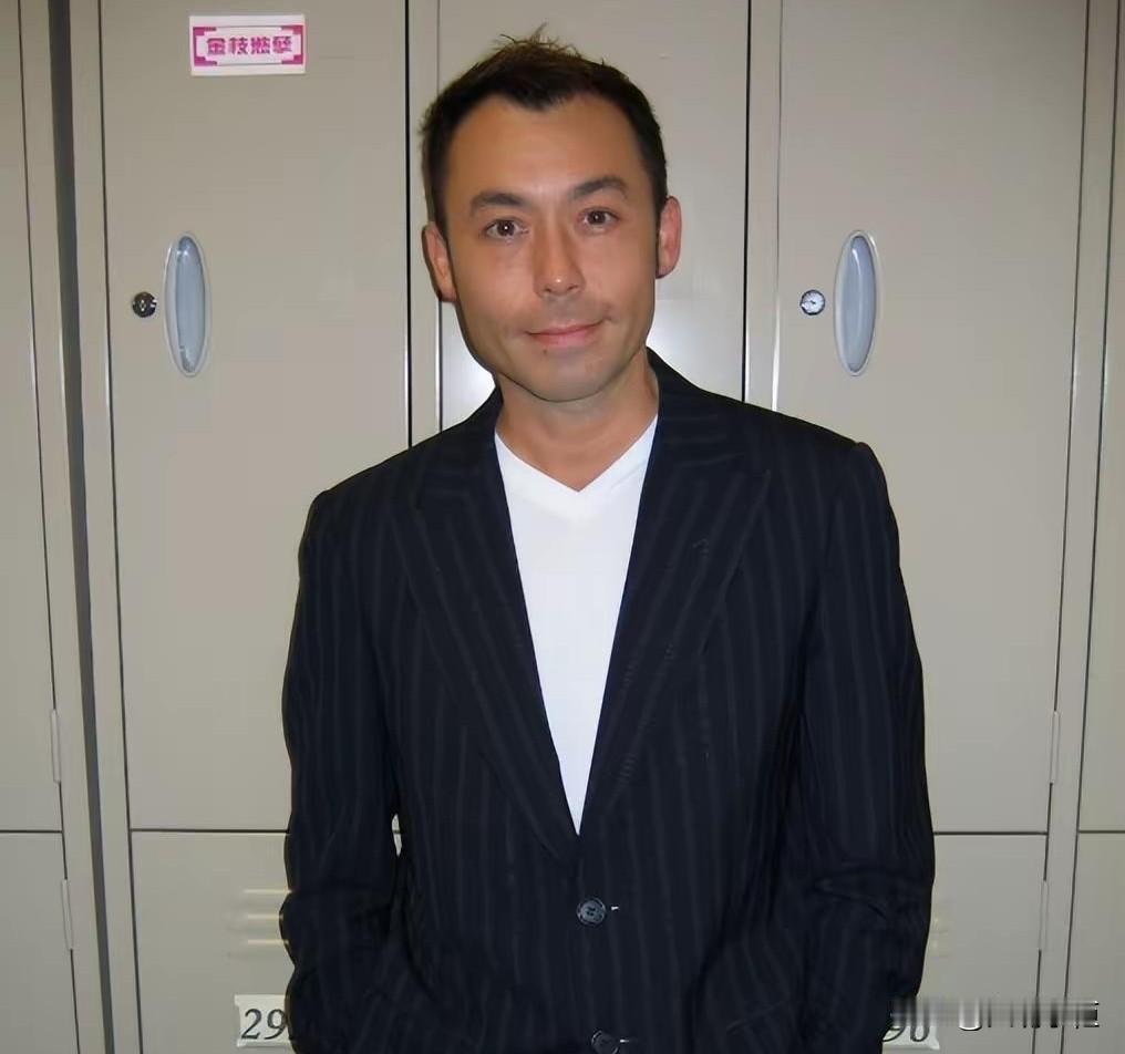 雷宇扬追悼会，13岁的儿子哭成泪人，一个细节暴露婚姻状况。

9月12日，雷宇扬