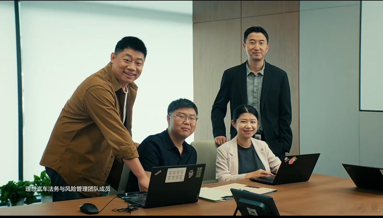 刚才车友群在讨论：怎么就才4个人？眼见为实，终于确认了这个部门是真实存在的。[允