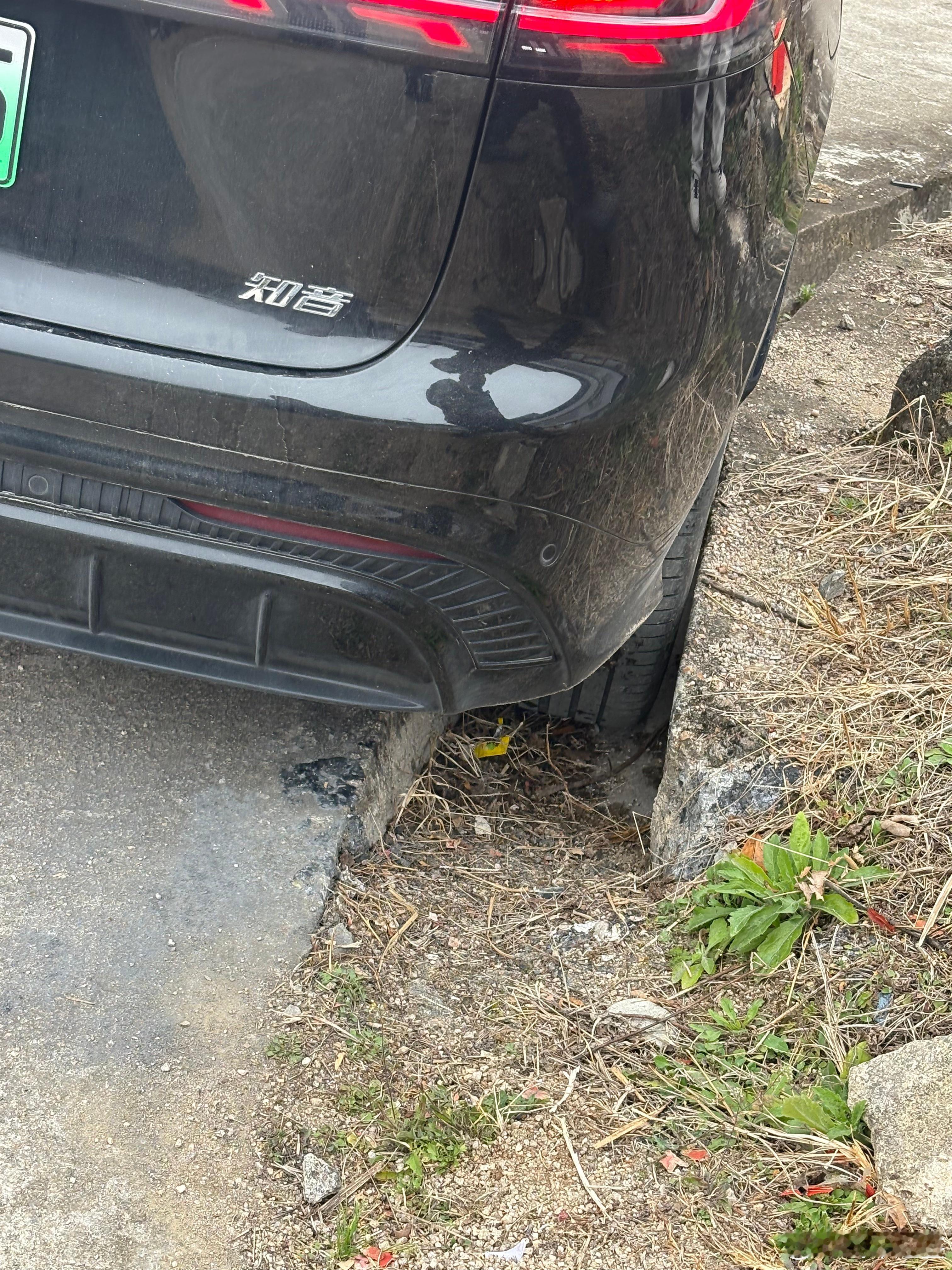 第一批回村的年轻人已经开始秀车技通知全村来帮忙了，你们村开始通知了吗春运