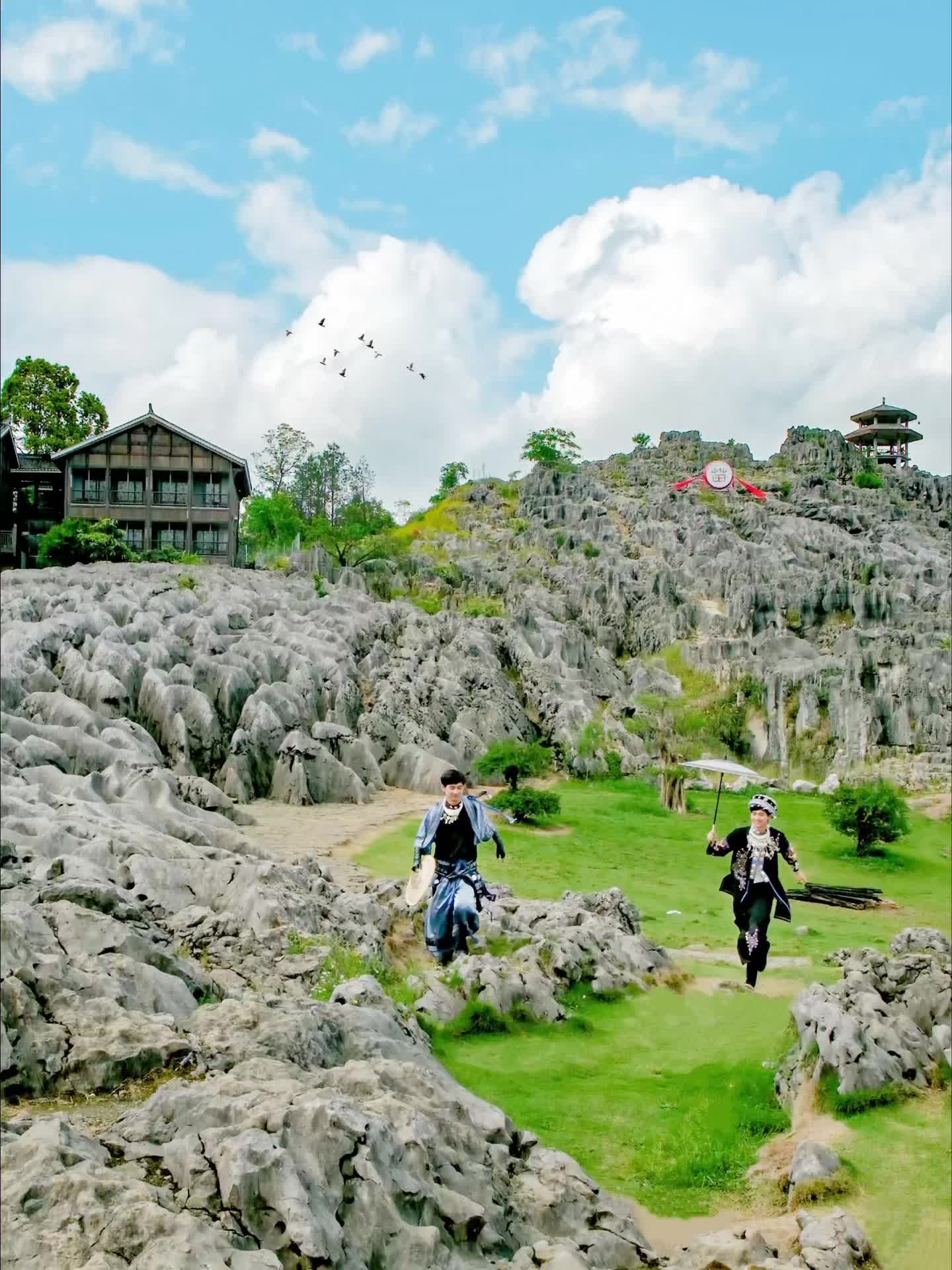 很少用震撼形容一个地方，直到去了兴文石海 没想到宜宾竟然还藏着这样一个...