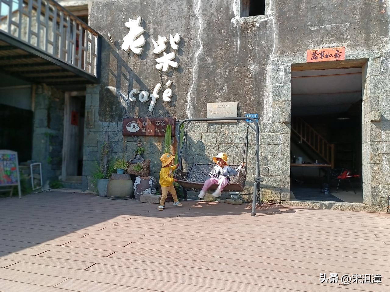 学者刘深源批评：“曾公亮为排挤韩琦而引入王安石，却不知小人易进难退，变法之乱，曾