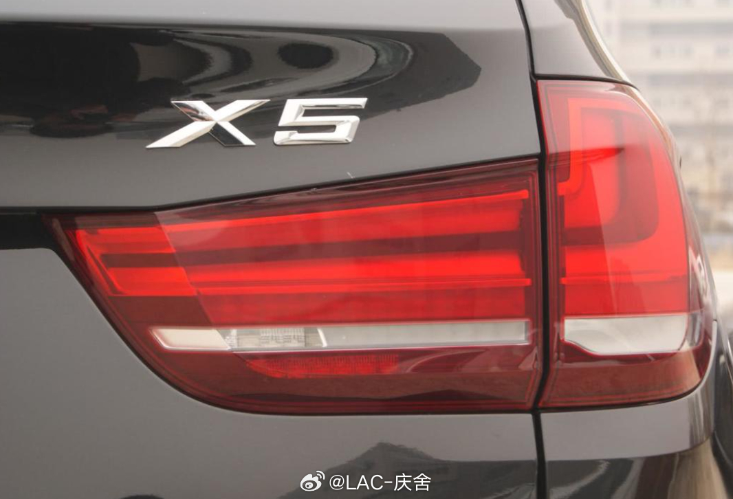 身份证号的X到底咋读  身份证号最后一位的X”正确读法是“shí”，代表罗马数字