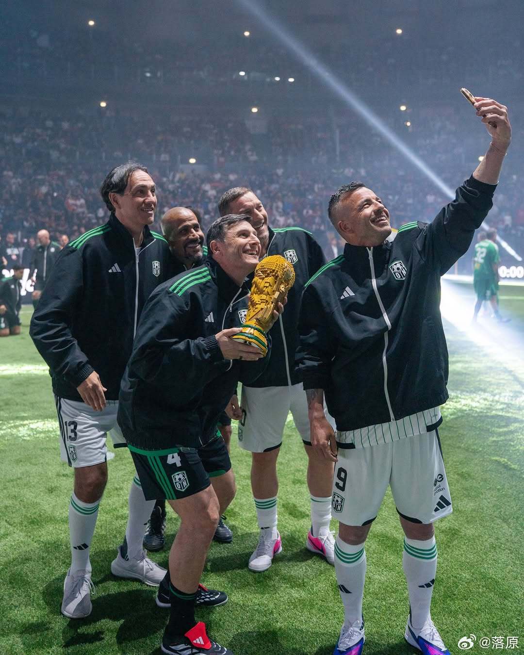 意甲传奇三角赛，托蒂内斯塔聚首。托蒂、博班和萨内蒂分别领衔意大利队、欧洲联队、世