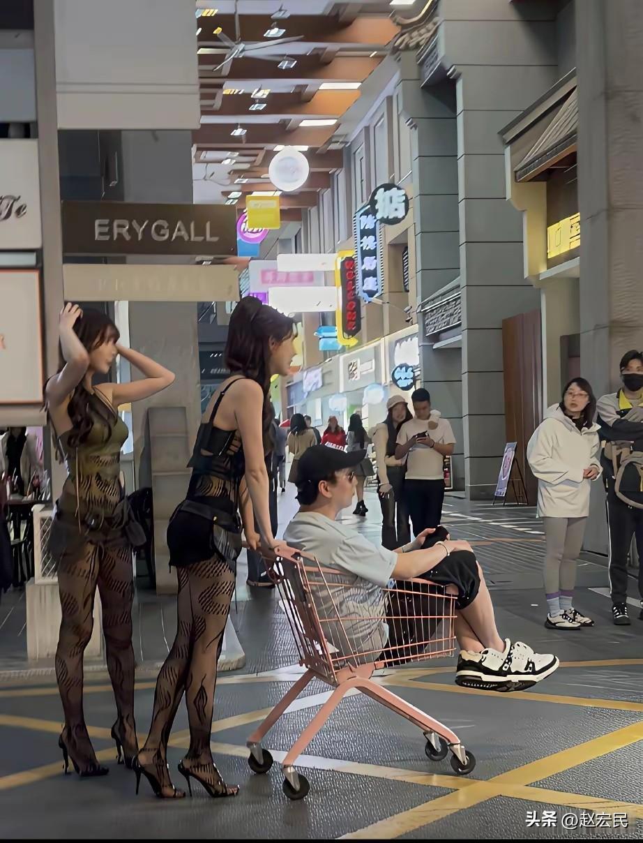 这是王思聪的模仿者吧？真正的王思聪，应该不至于做出这样的事情。。。。