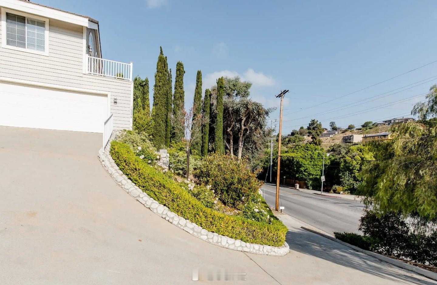 纠结了，出门玩到底住哪啊!到底是住风景贼好，但吃饭不方便的房子。还是住风景一般，