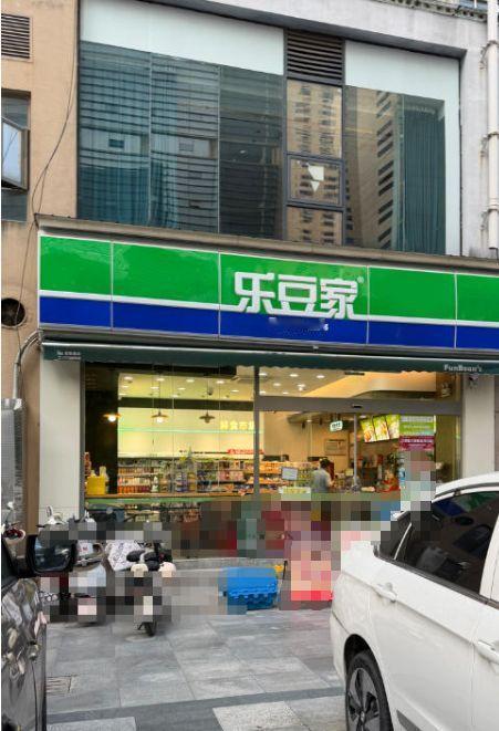 江西南昌，女子花7.9元买了一瓶椰子水，喝了不到一刻钟，肚子突然剧烈绞痛，连续腹