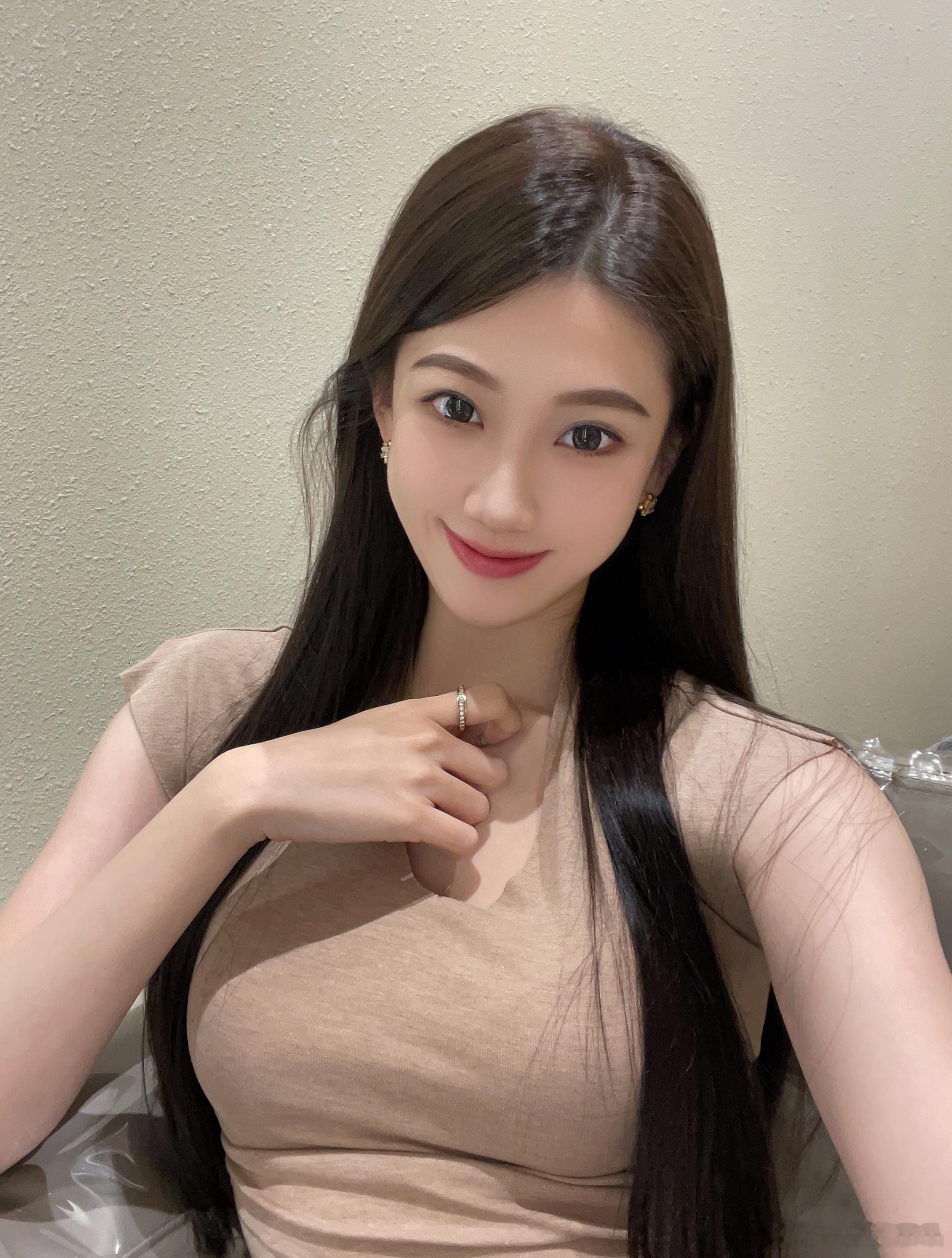 最后的期末周狠狠生了两天病 睡的我黑眼圈都消失了[二哈]还没满血 但基本复活 ​