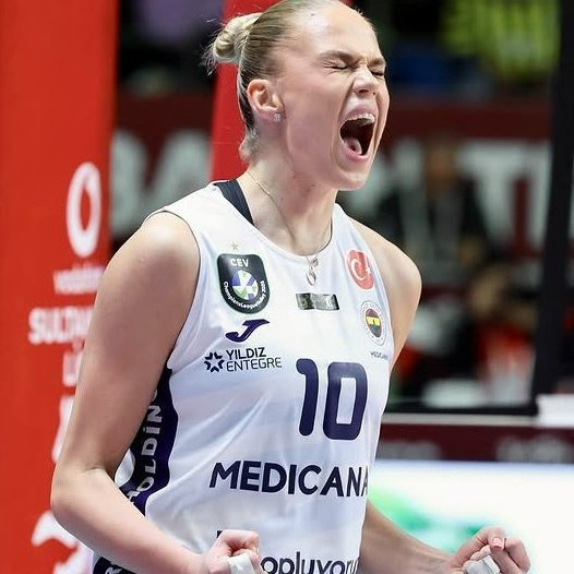 （截止第二局中局）小彩娃从比赛开始，发球全部失误，大概7个了发球强轮变菜轮国际排