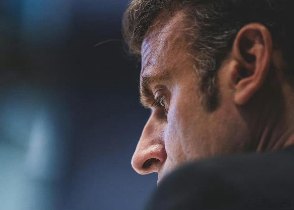 马克龙说，欧洲工业正处生死关头，中国需要提供帮助。他就平衡中欧贸易逆差提两诉求: