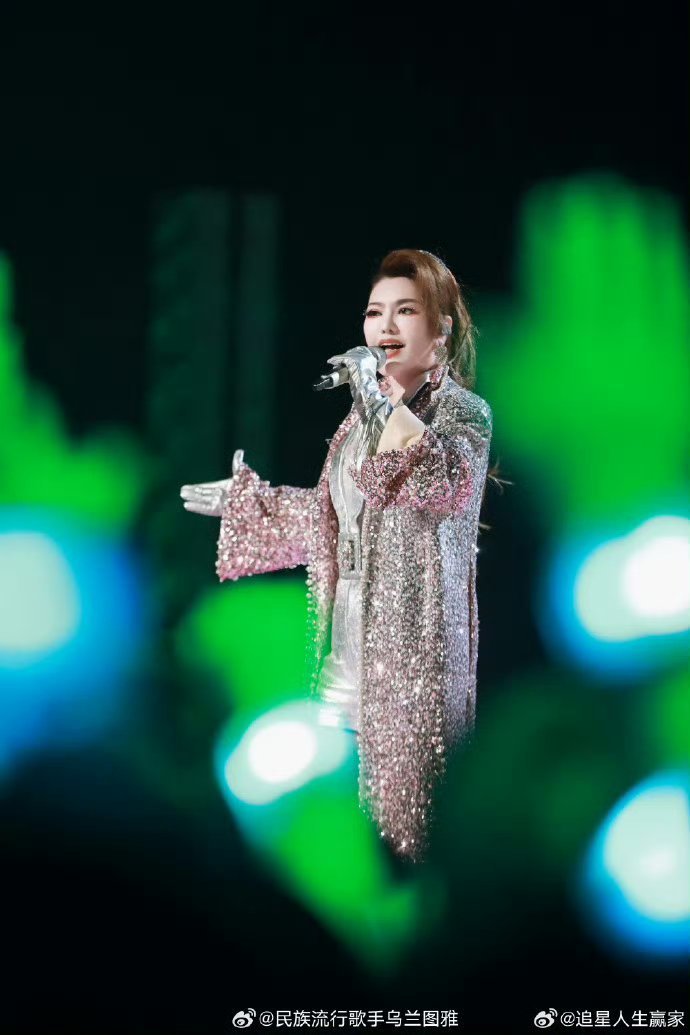 乌兰图雅 半永久嬉皮笑脸都累没了谁看了不说一句乌兰图雅太拼🔥!在乘风2026舞