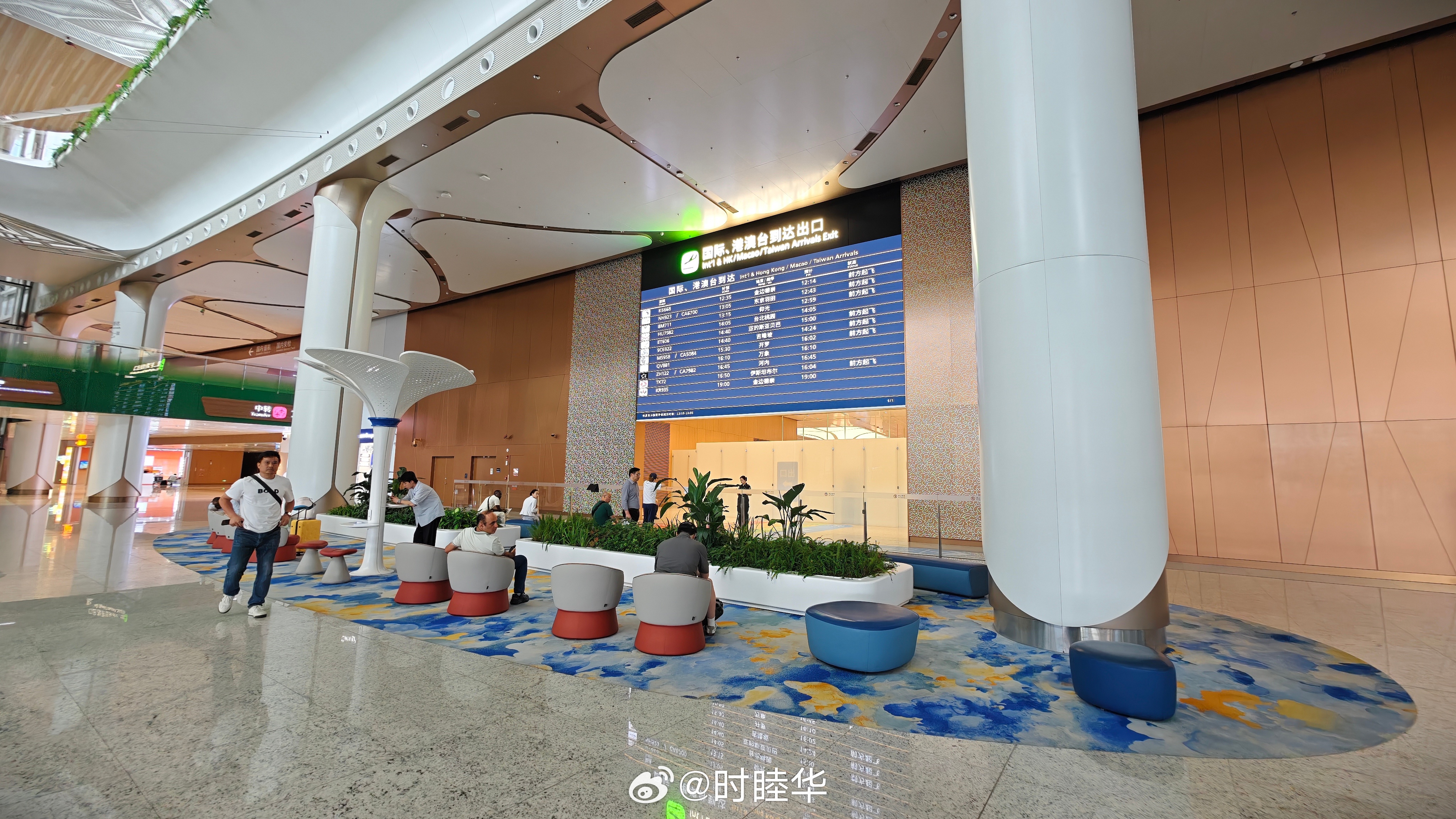 广州行啊，出口还有座儿。 广州·广州白云国际机场T3航站楼-国内出发