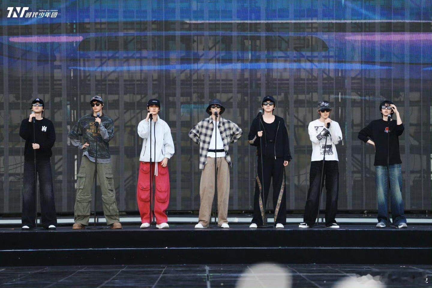 时代少年团2026新音彩排照时代少年团新年音乐会彩排时刻嗯嗯 