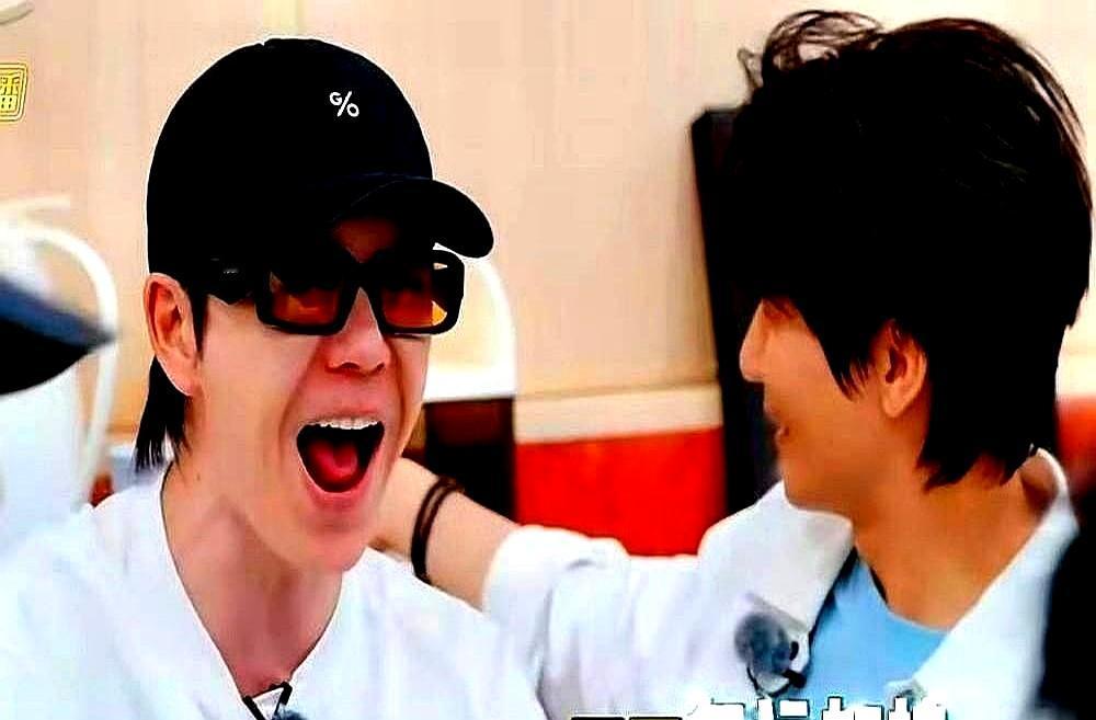 看《山海季》时，最扎眼的是陈楚生那双眼睛。
 

王栎鑫吊在半空，他仰头盯得死紧