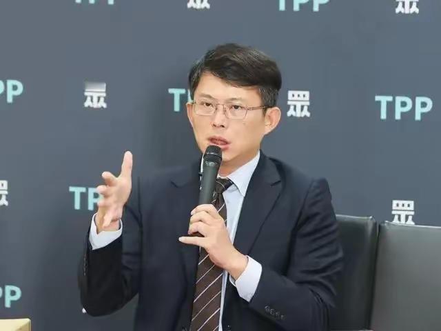 “蓝白合”即将之际，民众党黄国昌现形？11月18日，台湾民众党主席黄国昌叫嚣，“