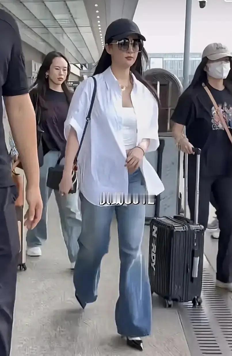 刘亦菲最新生图? 怎么和虞书欣越来越像 ​​​