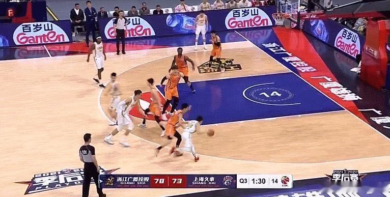 上海男篮险胜广厦CBA绝杀时刻心跳停止！上海男篮与广厦的这场对决，把悬念留到了最