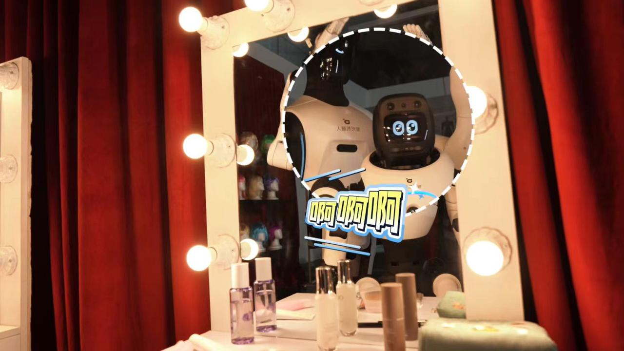 来了，智元机器人奇妙夜，现在机器人的才艺都比我强。跳街舞比我标准，演小品比我还赞
