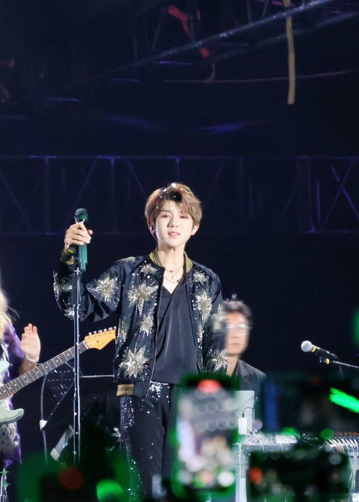 北京柳絮给王源整出ptsd了 被王源的舞台狠狠拿捏！福州音乐节现场氛围感拉满，歌