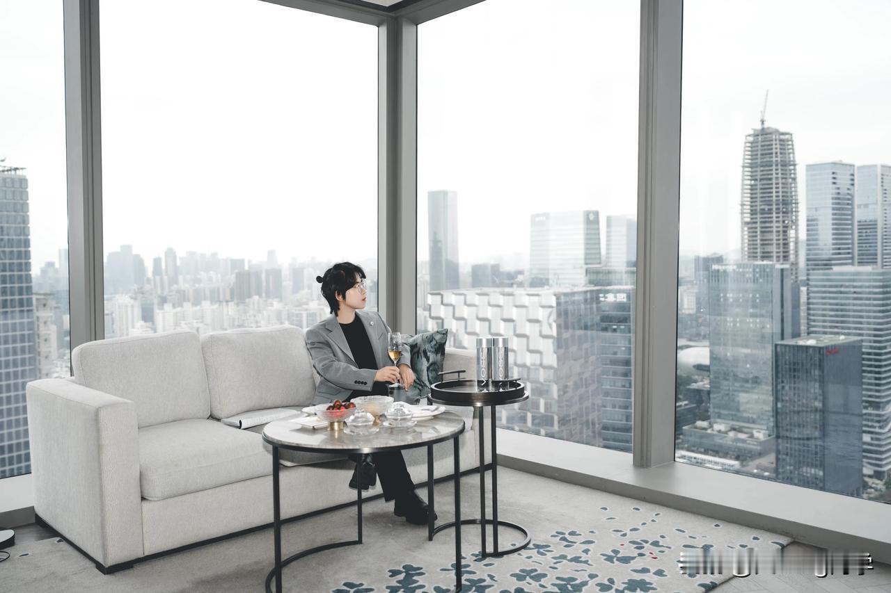 深圳｜住进云端，享受治愈之旅⛅️

跟着刘亦菲的步伐来深圳湾1号啦🥰
体验来自