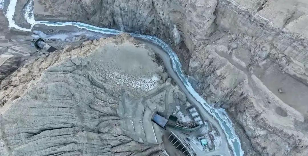 凿穿昆仑！2.84公里输水隧道贯通，无数工人热泪盈眶

凿穿了，终于凿穿了。凿穿