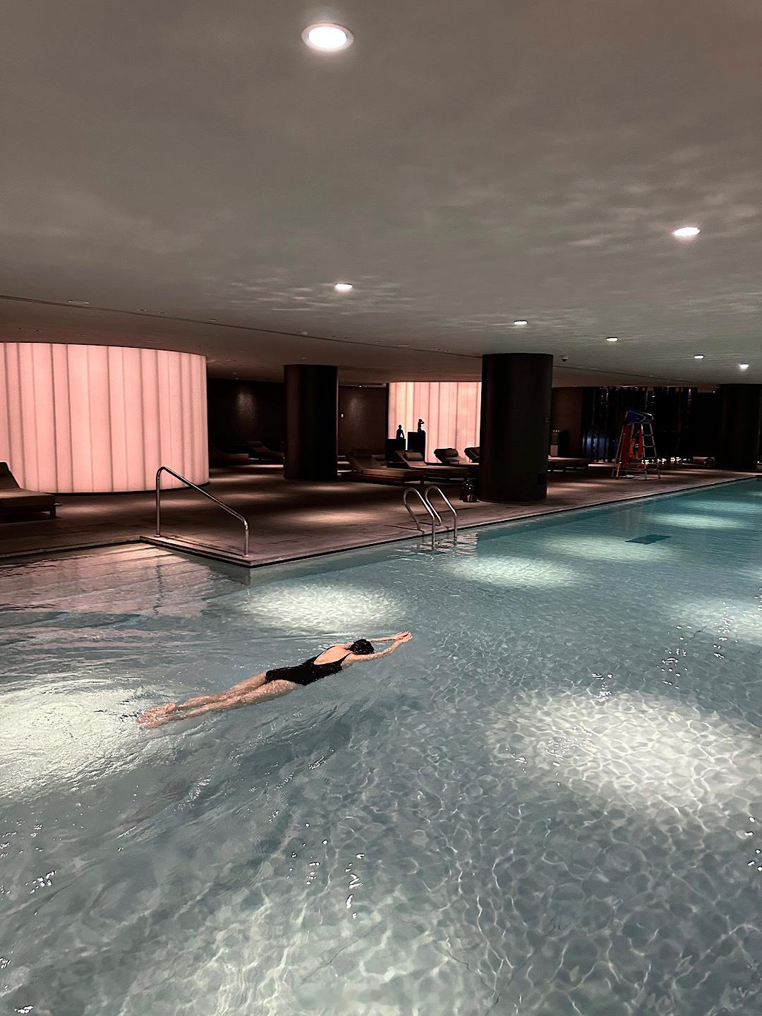 🏊🏿‍♀️ ​​​