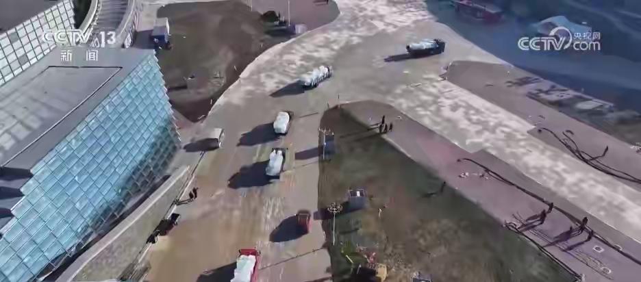 超级冰滑梯、林海围炉……解锁新体验！特色冰雪活动拉满冬日文旅期待值
随着冬天的脚