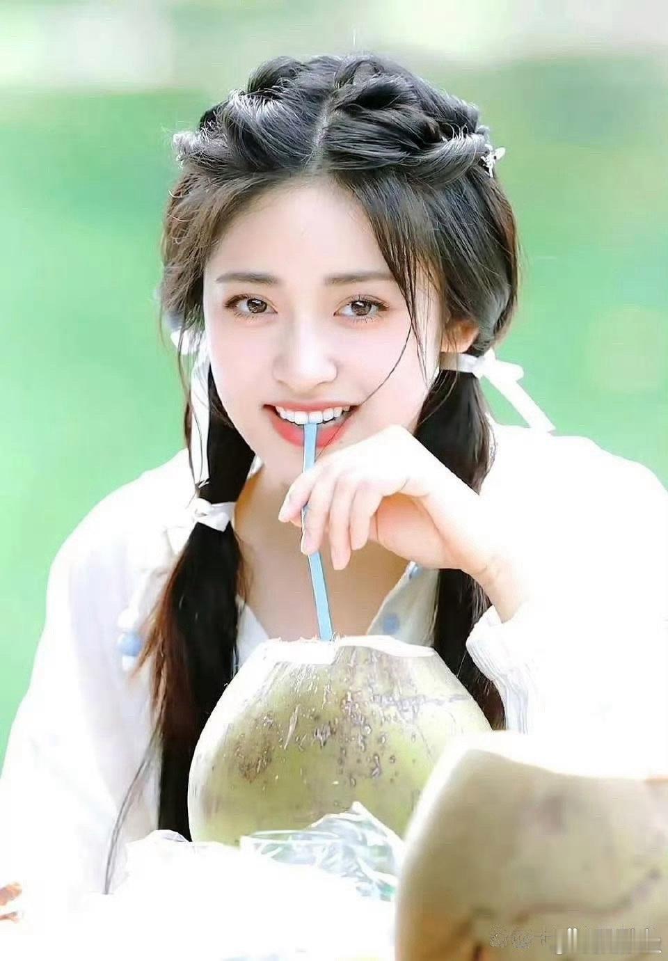 沈月的精修图和生图对比，粉丝真的努力了，但减肥为什么这么难呢 ​​​
