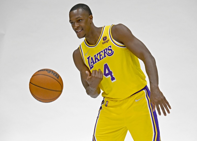 隆多：控卫要通过移动来控制节奏 传球只要合理就好无论花哨与否