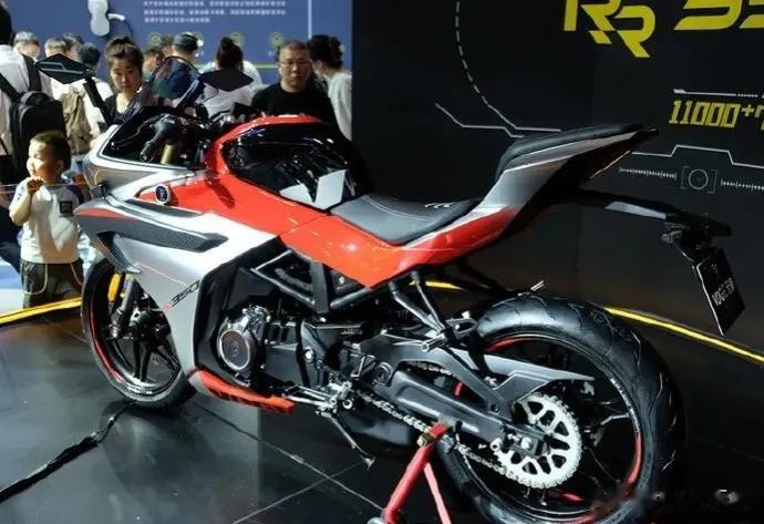 #2023中国摩博会#
#上懂车帝看摩博会# 
无极在本届重庆摩博会带来了两台重