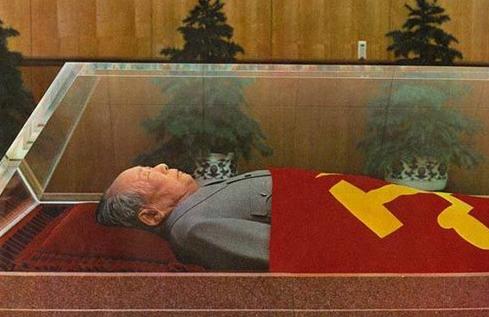 毛主席遗体防腐多年来花费无数，光是保存遗体的水晶棺，纯度高达99.99%价值不菲