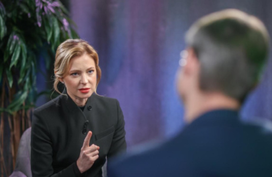 曾经的网红波克隆斯卡娅，现在也明显的老了。今年都46了，容貌不再。她失去了自己的