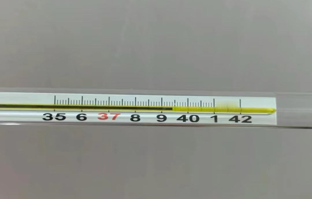 今天是七夕节，我收到了有史以来最让我糟心的礼物——儿子“喜提”39度3的高烧。