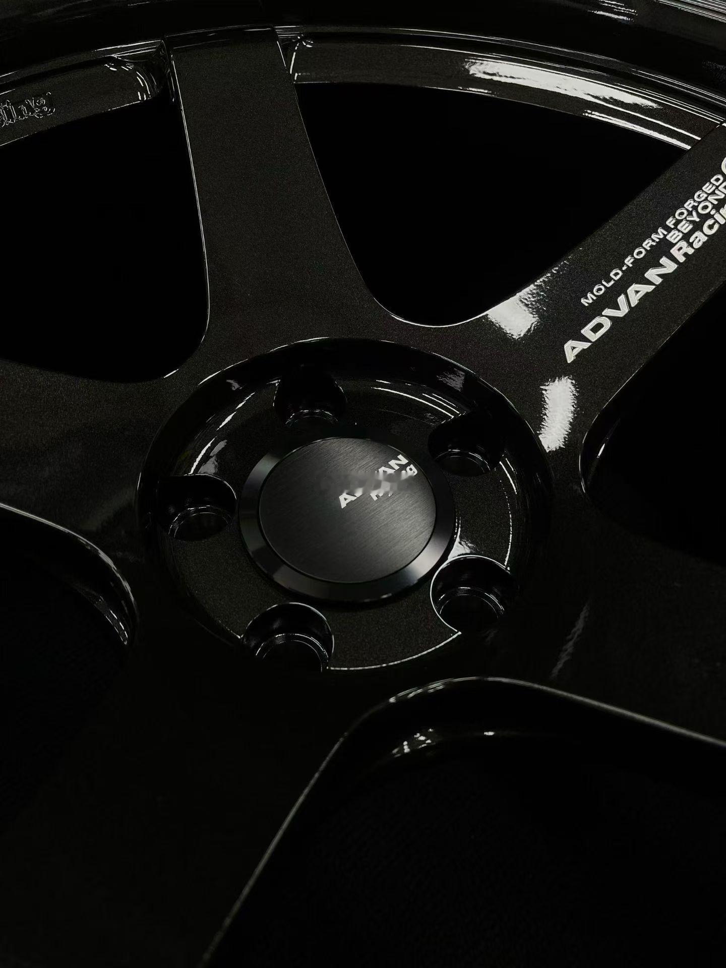 可以继续跟单了喂 ADVAN GT TBK钛黑色前19寸 后20寸宝马M2 M3