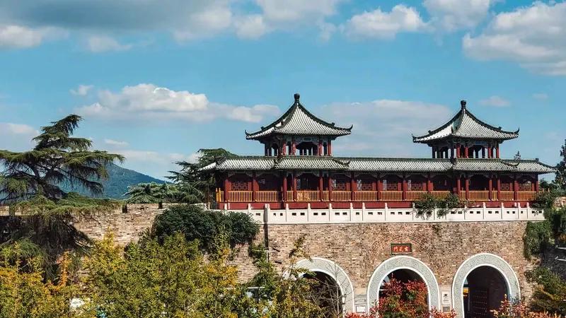 到南京访谈当地人思绪解释
这个问题，去年退休去南京旅游，看了城隍庙，夫子庙。体验