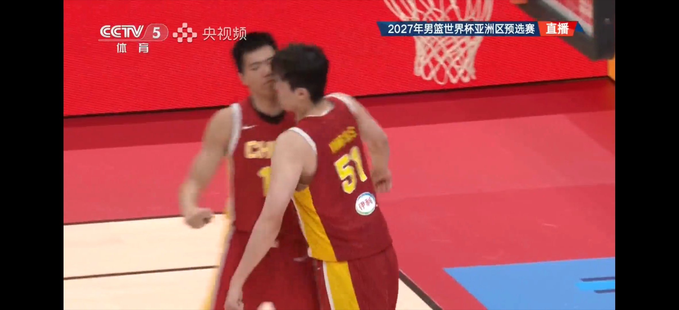 杨瀚森篮下绝杀！！！太强硬了！！！拿下两连一场艰难的比赛！两连胜[拳头]男篮世界