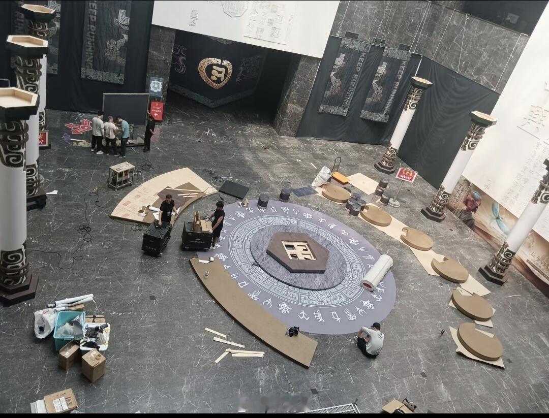 奔跑吧跑男安阳站殷墟博物馆场地搭建中… 看上去像竞技主体奔跑吧‖ 