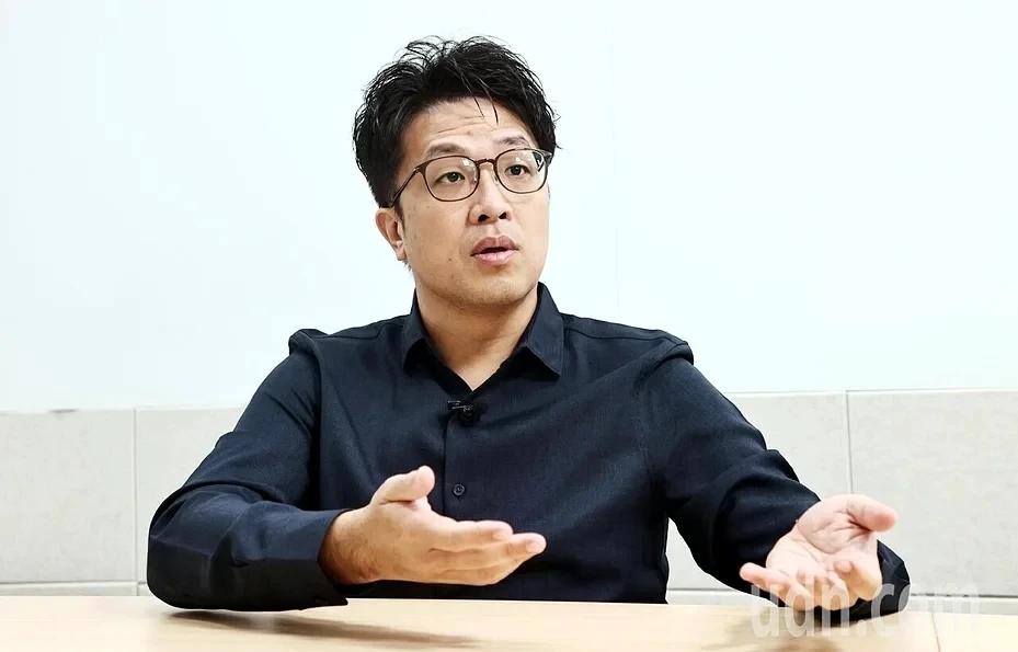 *台北市长选战倒数三个多月，民进党市长参选人沈伯洋牙医师后援会昨天成立，台当局"