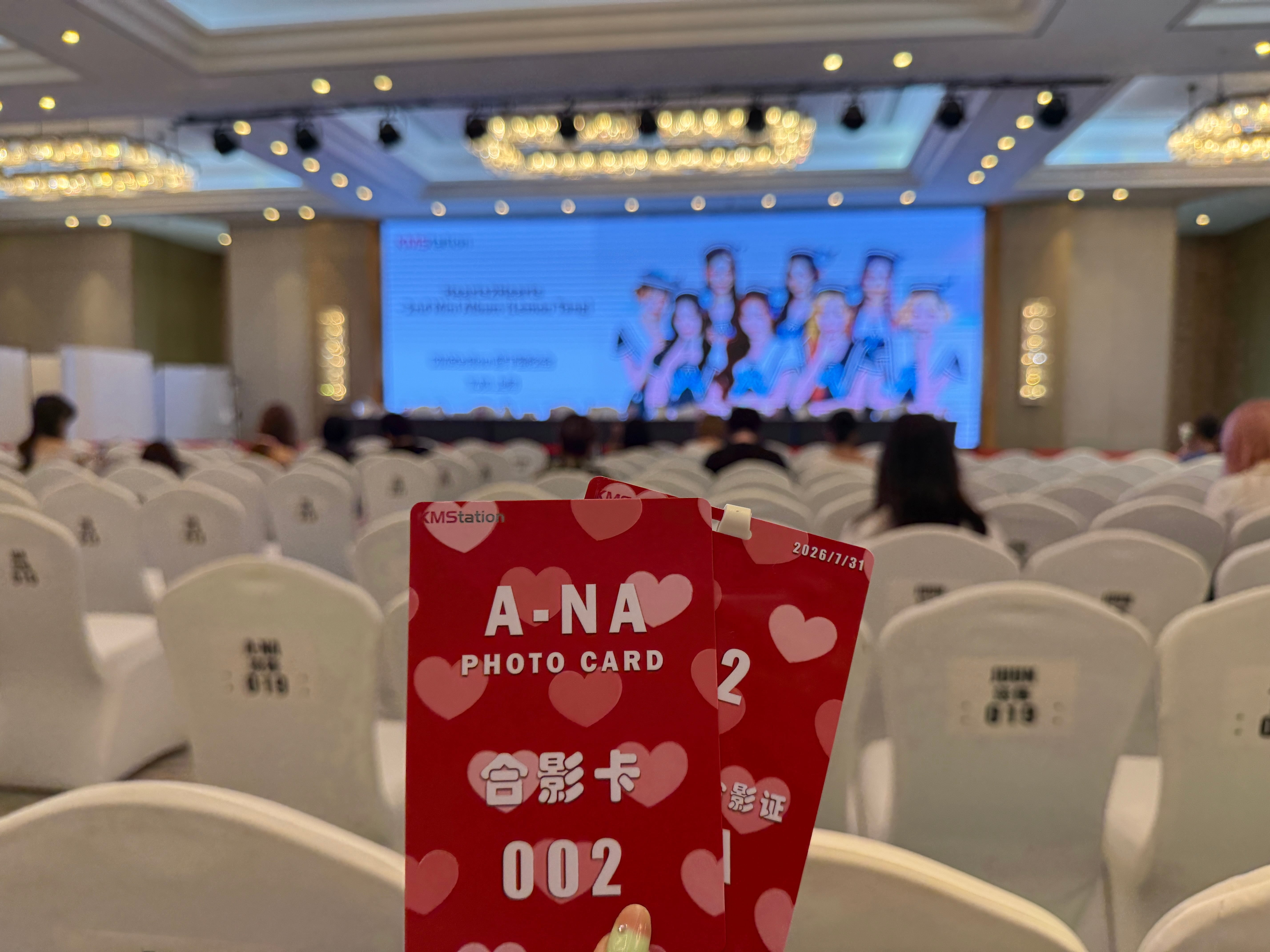 鬼知道我选合影姿势选了多久