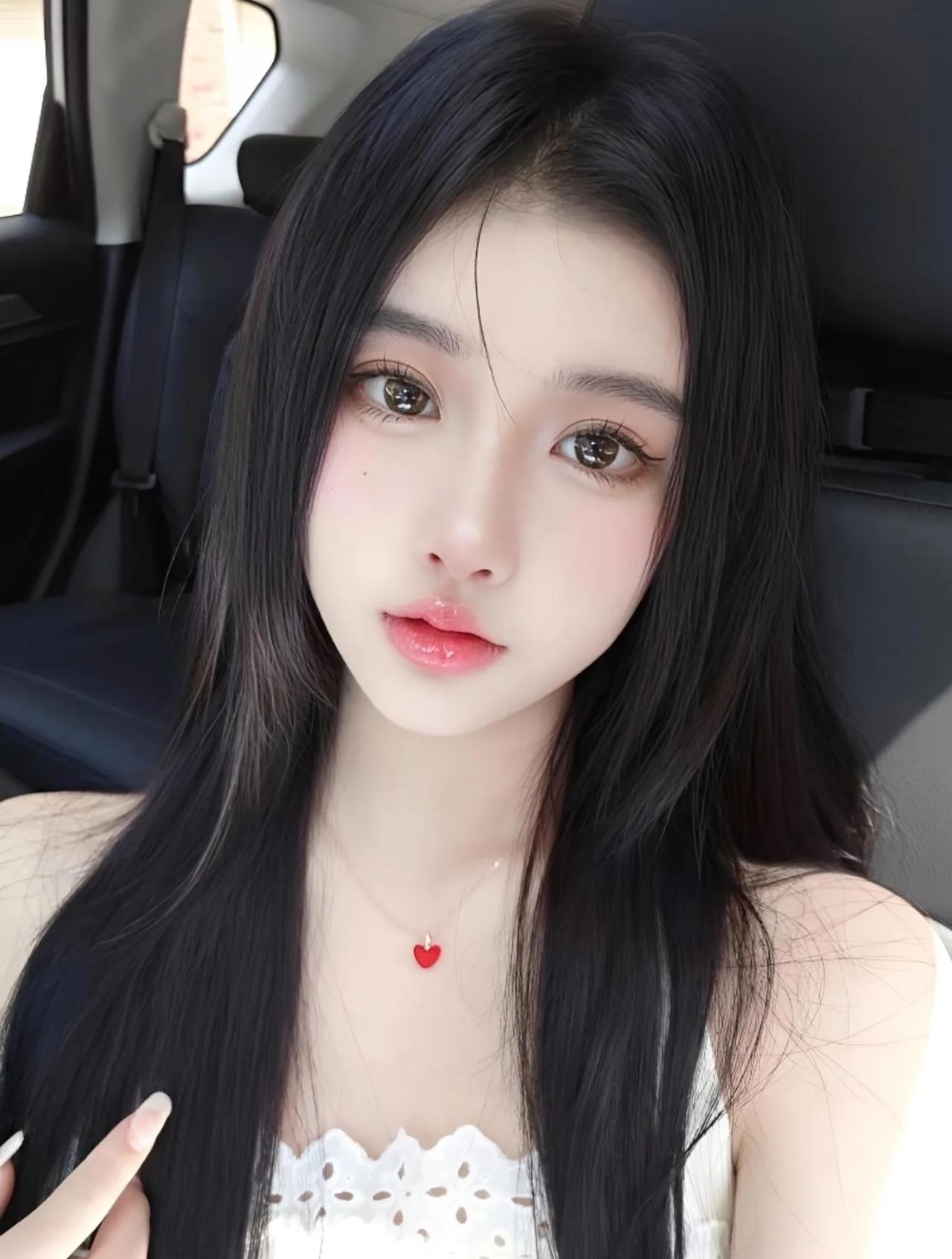 这姑娘在车里自拍呢。怎么样让自己保持快乐的心情 性格会决定人生吗