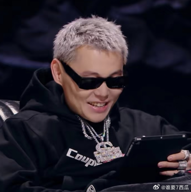 严浩翔谢帝上班就这样被挑衅严浩翔见证中文说唱第十年严浩翔从路透开始巅 看到他们俩