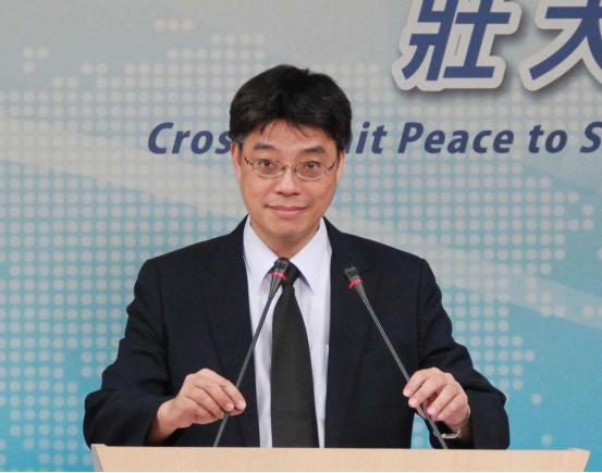 刚刚传出，
 
台“陆委会主委”邱垂正发布谈话，
 
9月22日，针对“双城论坛