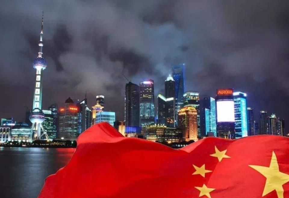 “中国崩溃论”的痴迷者章家敦北京时间6月15日写道：“在任何情况下，G7都不应将