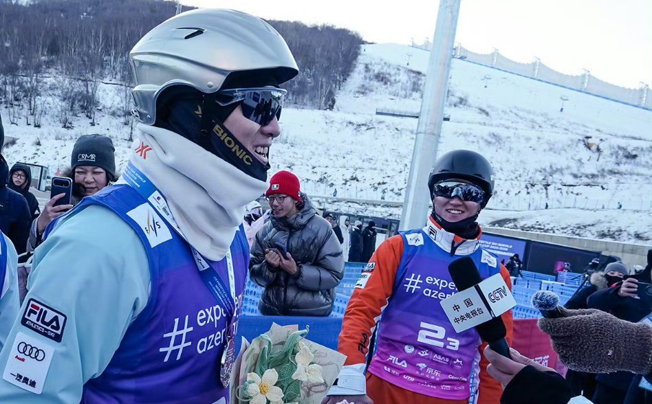  速度与美感的双重赋能！轻量化科技兼顾保暖与灵活，每一处设计都为极限表现而生～ 