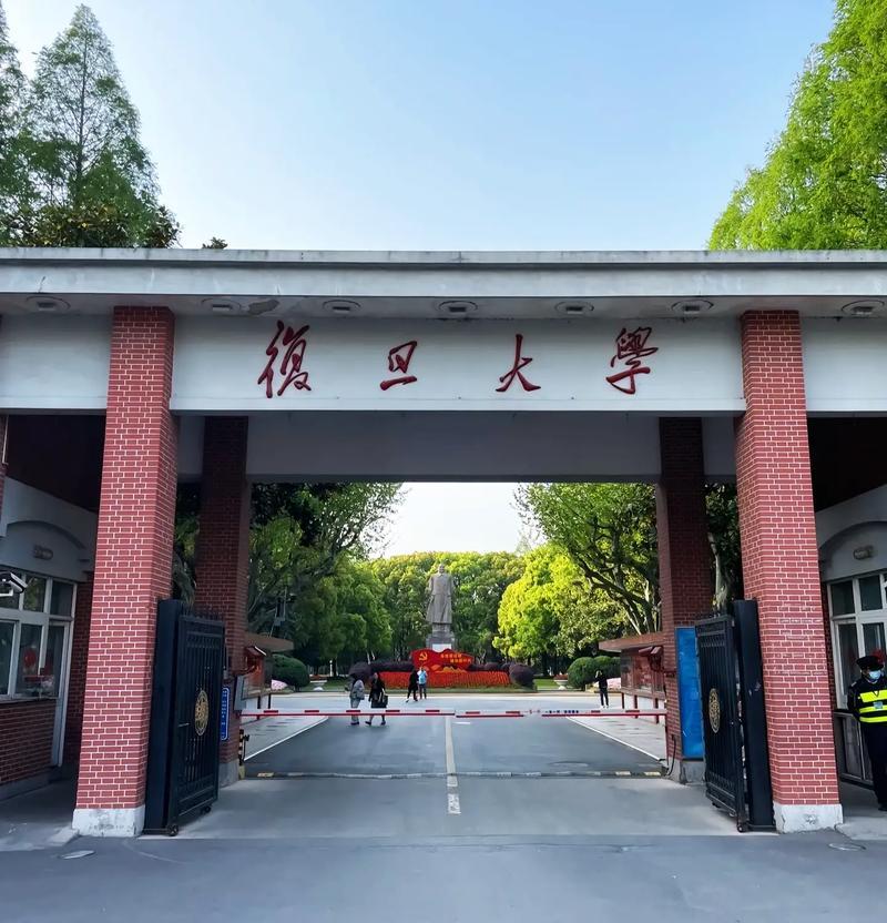 【复旦四杰】
经过大浪淘沙，复旦大学排名 重大事件的锤炼
四杰诞生了：
最早就是