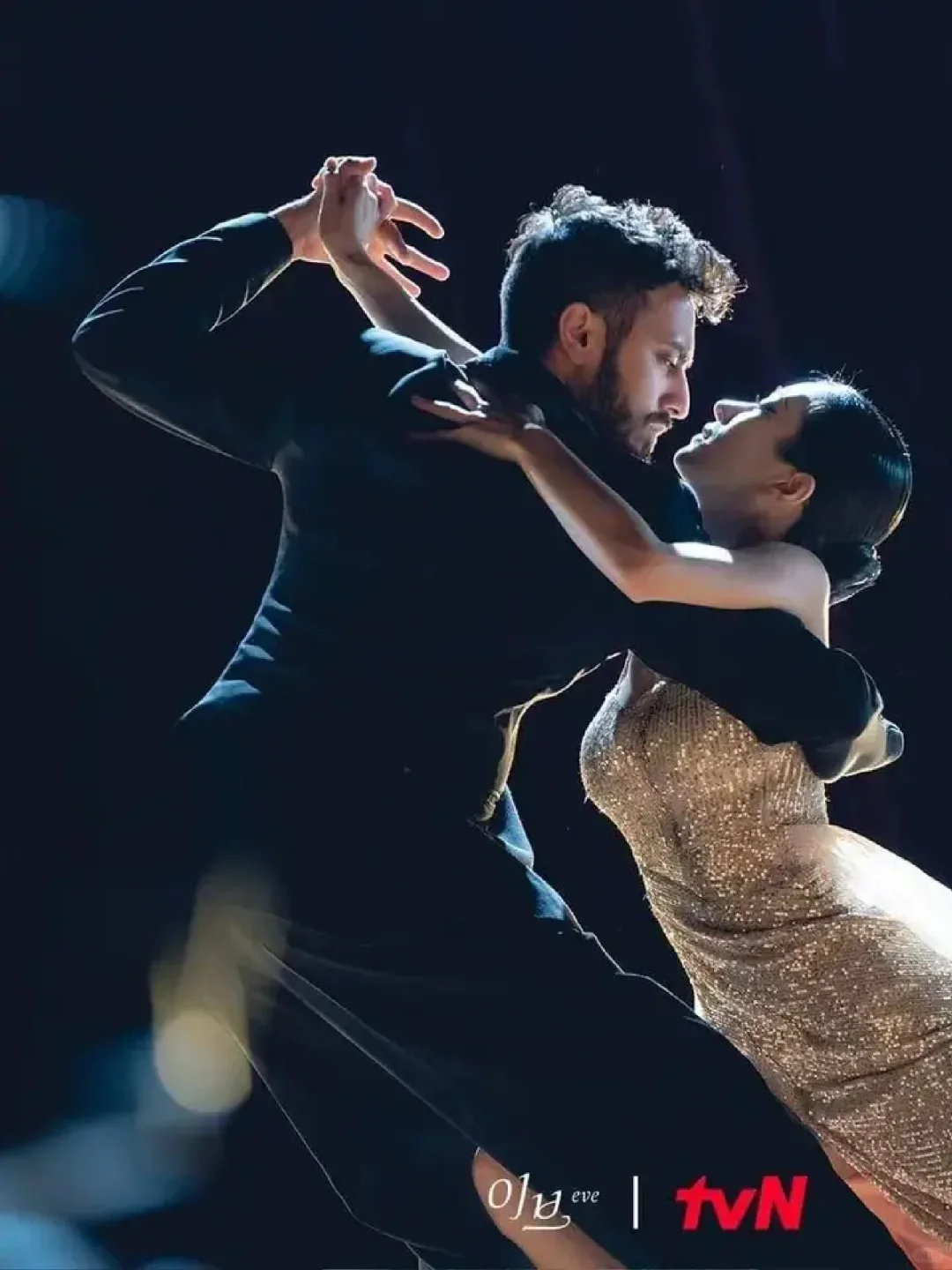 爱情就像共舞，不能太用力的去爱