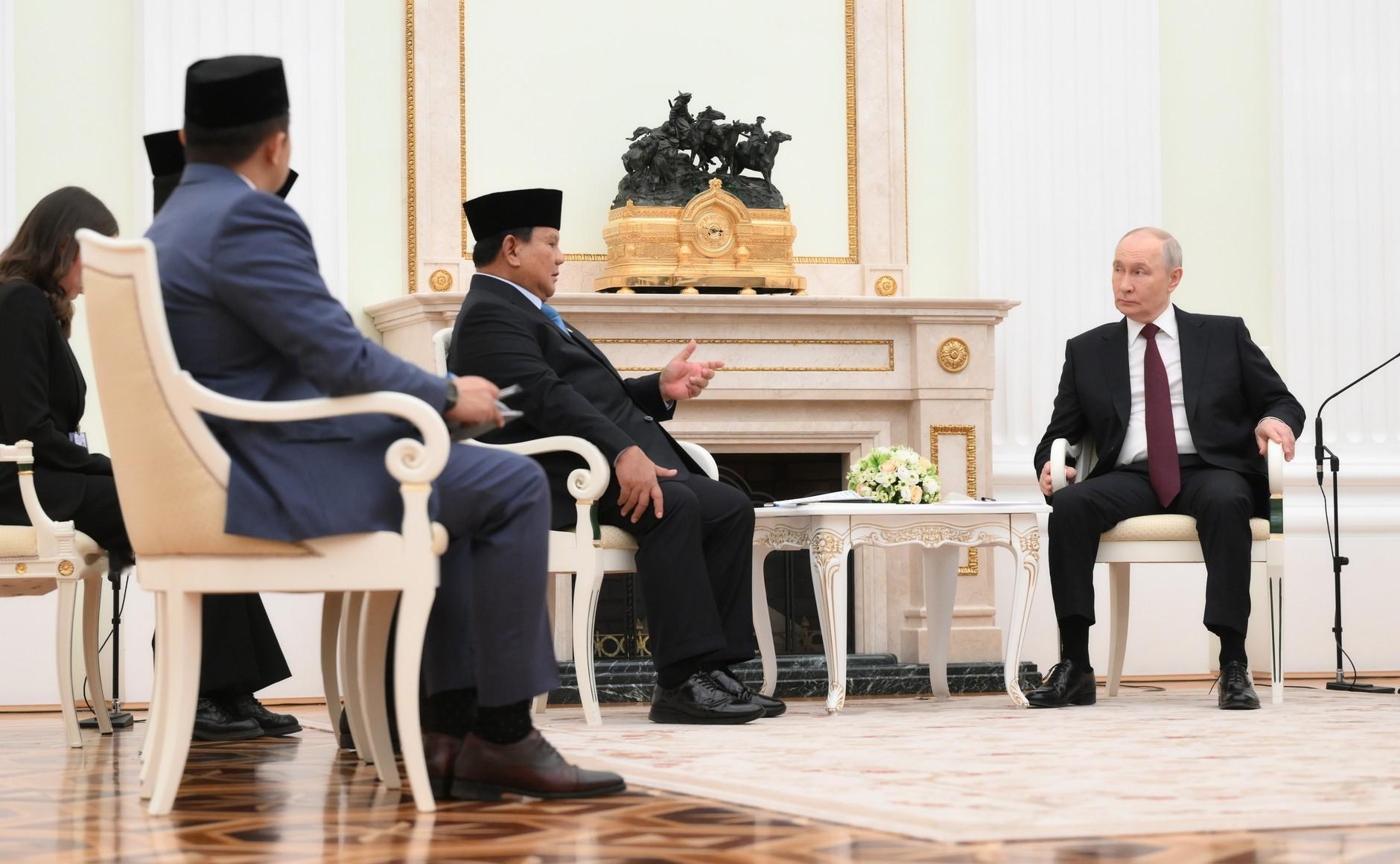 瓦洛佳小朋友  俄罗斯--印度尼西亚会谈克里姆林宫举行了弗拉基米尔·普京与对俄罗